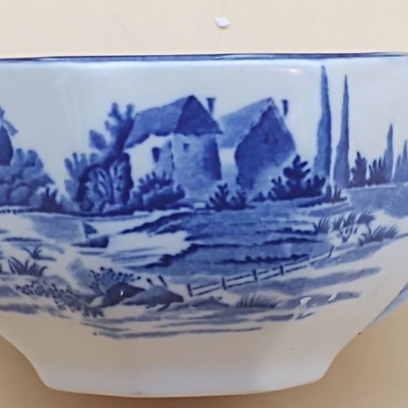 Vintage Tea cup & Saucer -Royal Doulton Norfolk - Picture 10 of 11